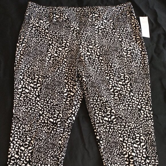 Cooper & Ella Plus Pull on Cropped Pants with Rolled Cuffs Black White Size 22W - Picture 8 of 14